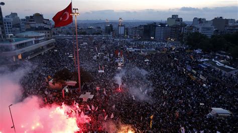 Geziparkeringsprotesten; en katalysator för turkisk identitetspolitik och en kritisk ögonblick i den moderna republikens historia