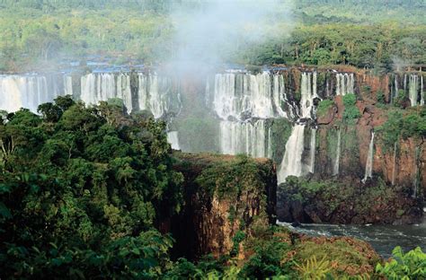  Den Mystiska Skandalen vid Iguaçúfallen: En Undersökning av Spanskt Kolonialt Ingripande och Indiens Förbättrade Bönderi